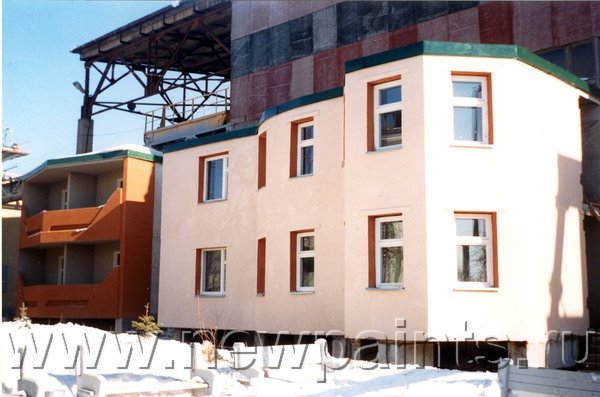 Домостроительный комбинат на Шелепихе. Покрашен Фасадной Краской «ЗИМА» при -10°С по незатвердевшему бетону.