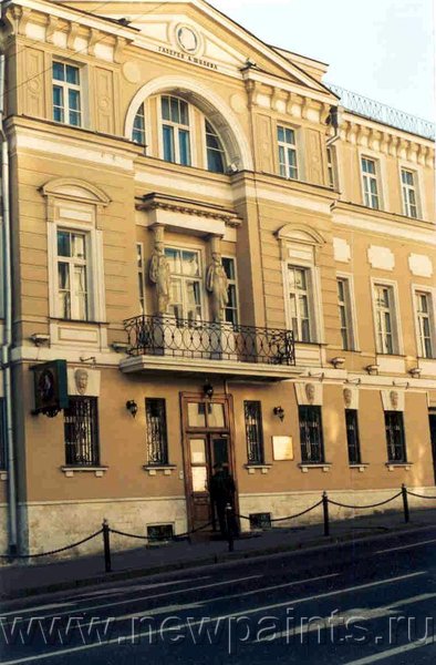 Народного художника СССР Александра Шилова Московская государственная картинная галерея(ул. Знаменка, д.5)Фасад был покрашен летом 2001 г.