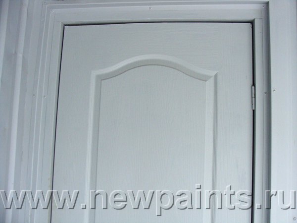 Дверь из МДФ, окрашена Резиновой краской серого цвета.