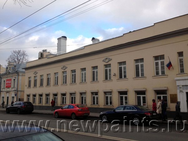 Фасад здания Федерального Казначейства на ул. Верхняя Радищевская, Таганка, Москва. 
Фасад покрашен 7 лет назад.
При окраске фасада были использованы фасадная шпатлёвка, цветная фасадная краска.